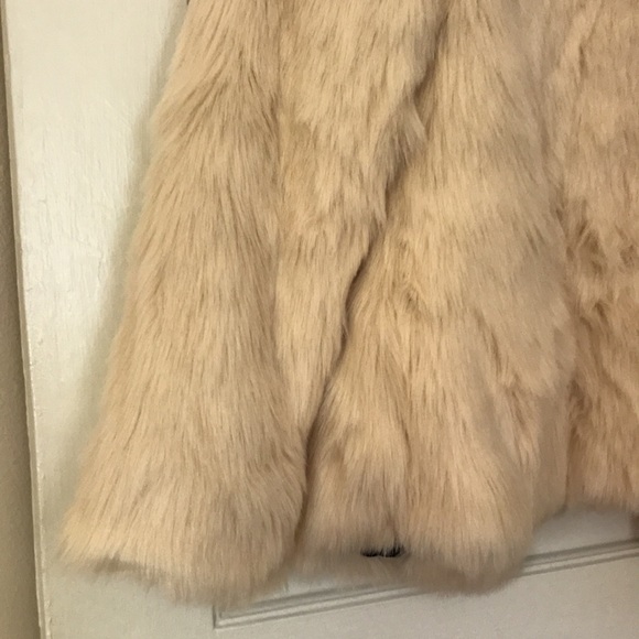 Cream White Faux Fur Collarless Coat - Picture 3 of 8